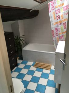 Salle de bain sous pente